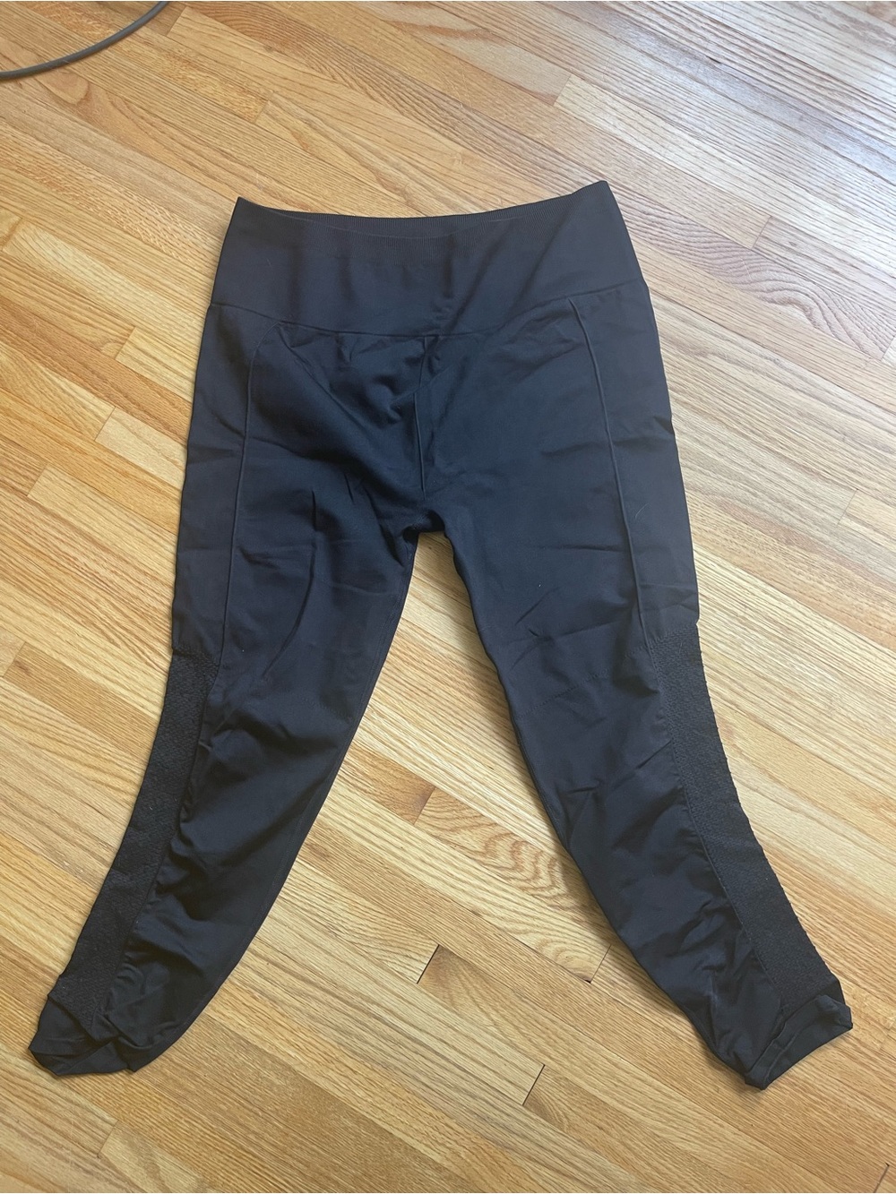 Fabletics vented side capri leggings size XL